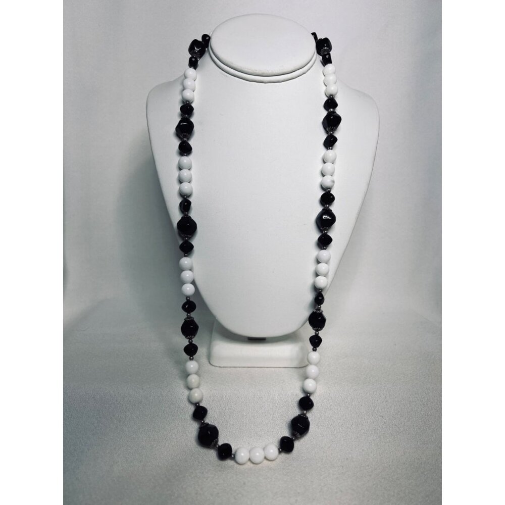 Vintage Black, White And Silver Tone Beaded Necklace (5381)